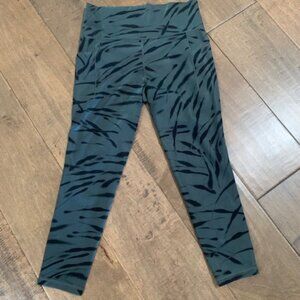 Athleta salutation stash pocket 7/8 Tight leggings